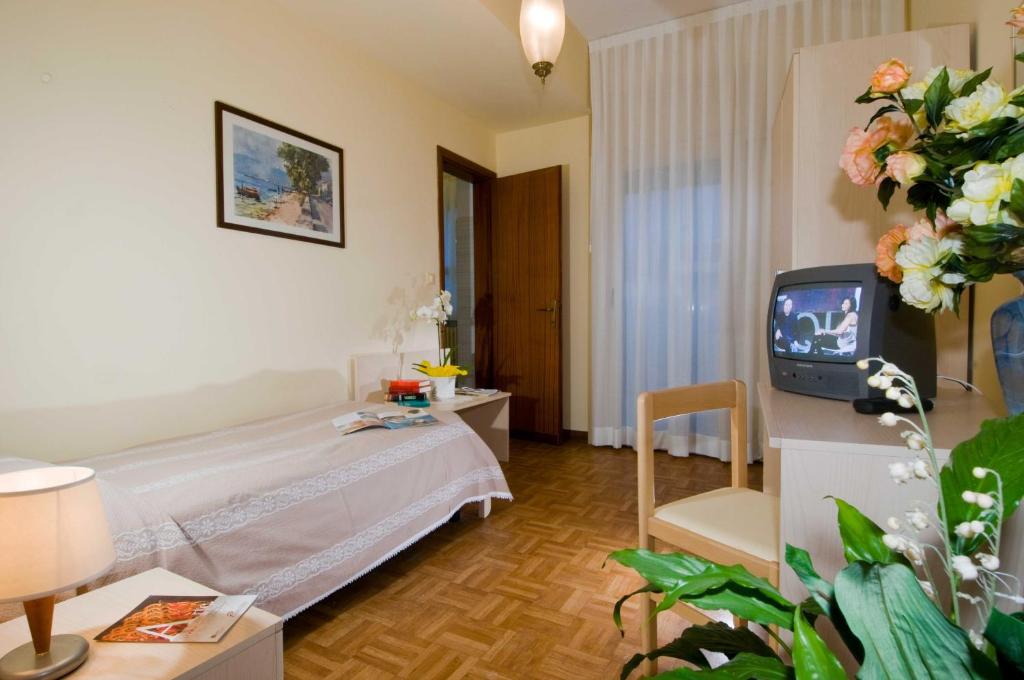 5_Hotel la risorta stanza singola 1.jpeg